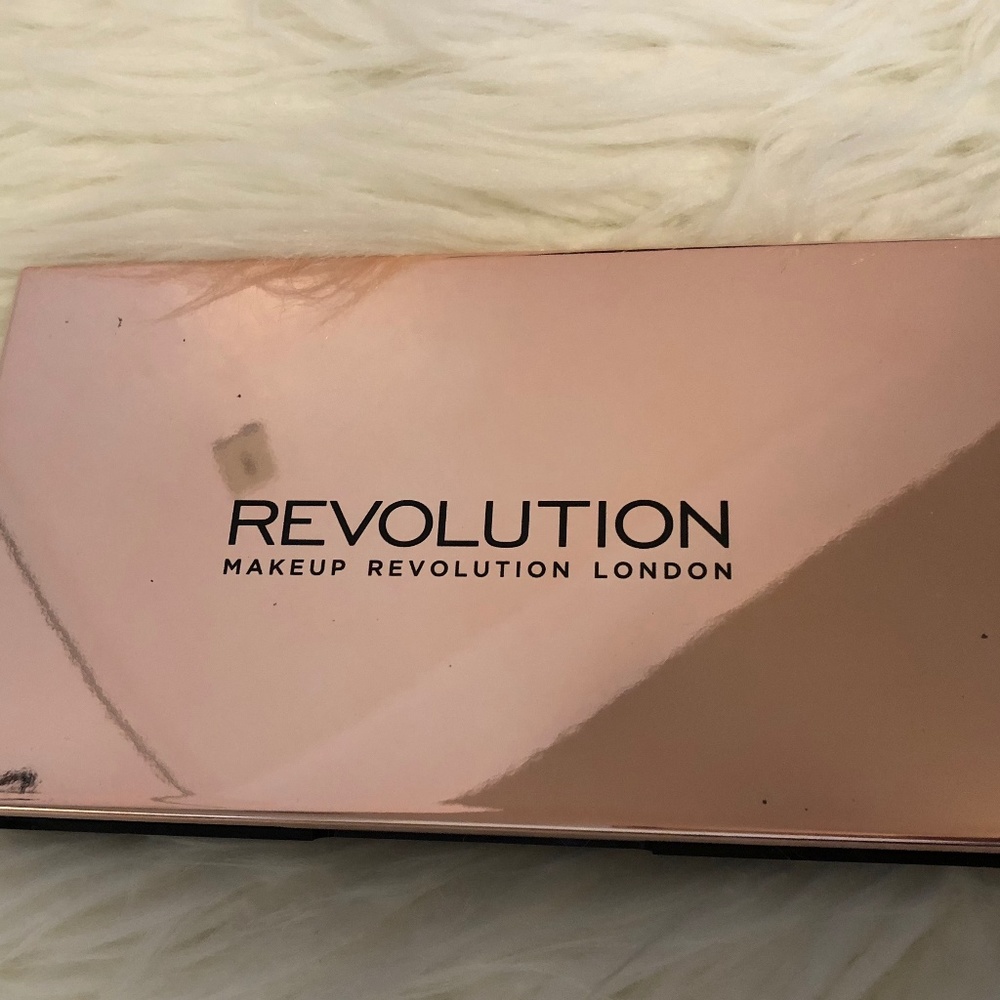 Makeup Revolution Flawless 3 Resurrection Palette